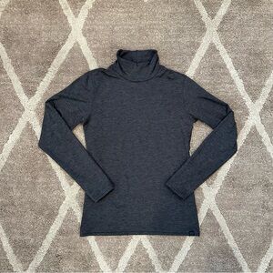 Uniqlo Women’s HEATTECH Ultra Warm Turtleneck Size Medium in Gray
